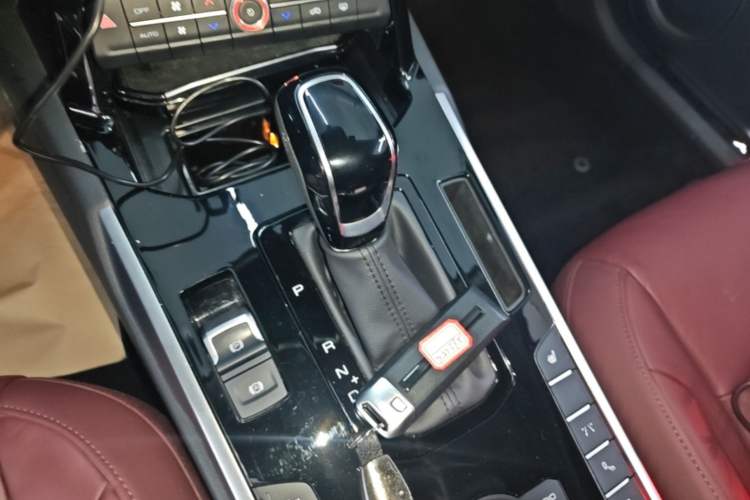 Used Wey VV7 2017 2.0T Flagship Model Gear Lever