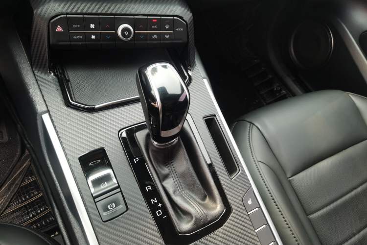 Used Wey VV7 2017 2.0T Ultra-Luxury Version Gear Lever