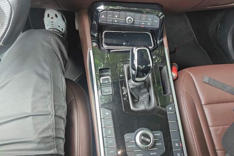 Used Wey VV7 2017 2.0T Ultra-Luxury Version Gear Lever