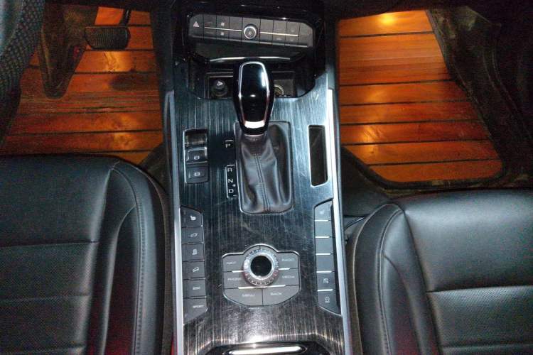 Used Wey VV7 2017 2.0T Ultra-Luxury Version Gear Lever