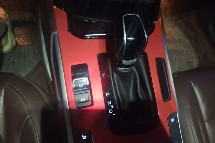 Used Wey VV7 2017 2.0T Flagship Model Gear Lever