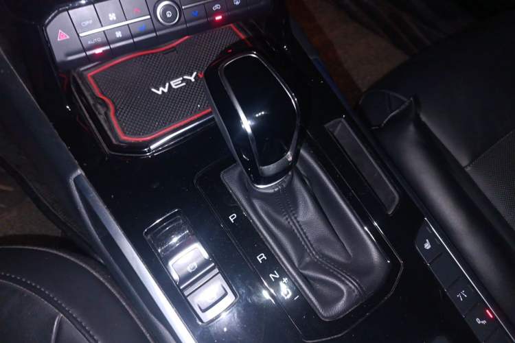 Used Wey VV7 2017 2.0T Flagship Model Gear Lever