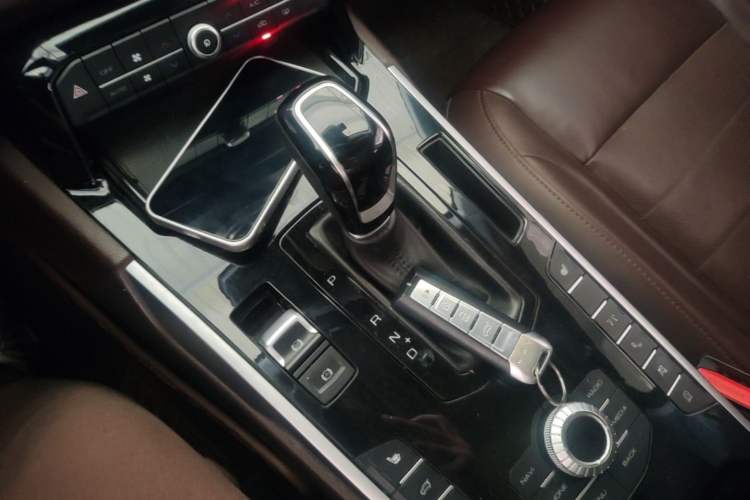 Used Wey VV7 2017 2.0T Flagship Model Gear Lever