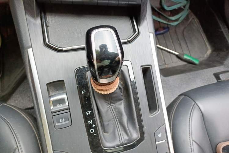 Used Wey VV7 2017 2.0T Luxury Model Gear Lever