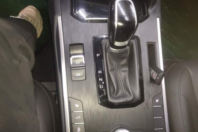 Used Wey VV7 2017 2.0T Ultra-Luxury Version Gear Lever