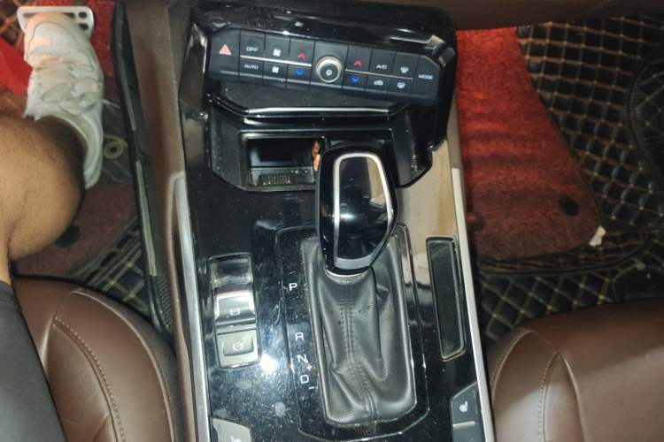 Used Wey VV7 2017 2.0T Flagship Model Gear Lever