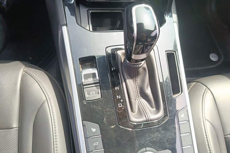 Used Wey VV7 2017 2.0T Luxury Model Gear Lever