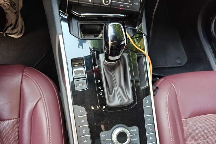 Used Wey VV7 2017 2.0T Flagship Model Gear Lever