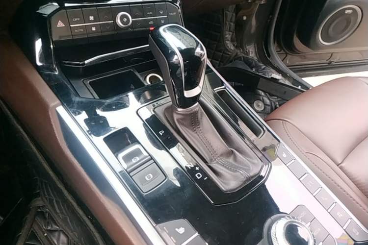 Used Wey VV7 2017 2.0T Flagship Model Gear Lever