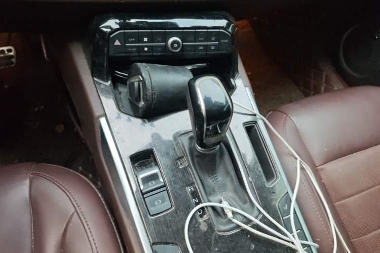 Used Wey VV7 2017 2.0T Flagship Model Gear Lever