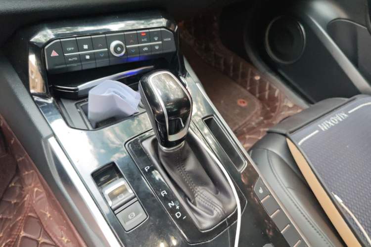 Used Wey VV7 2017 2.0T Ultra-Luxury Version Gear Lever