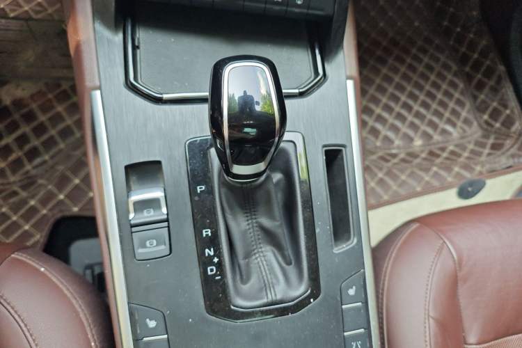 Used Wey VV7 2017 2.0T Flagship Model Gear Lever
