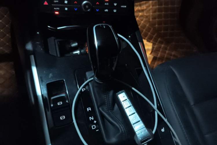 Used Wey VV7 2017 2.0T Ultra-Luxury Version Gear Lever