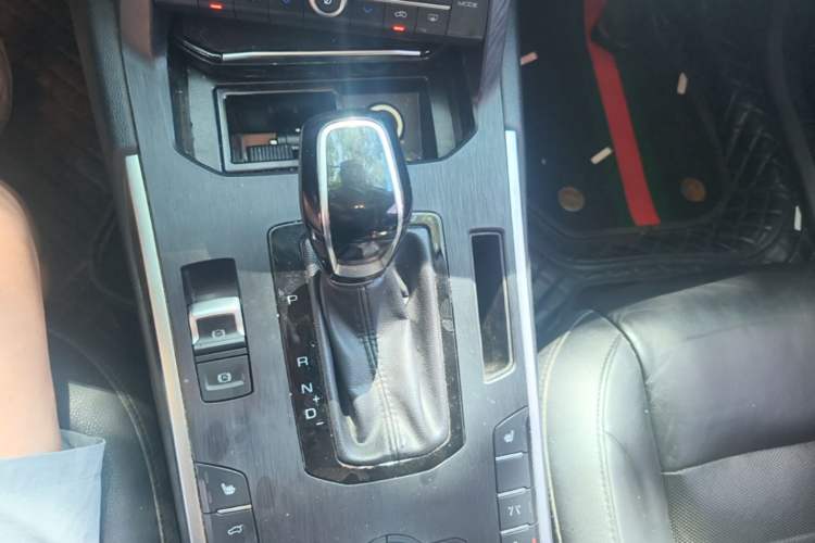 Used Wey VV7 2017 2.0T Flagship Model Gear Lever
