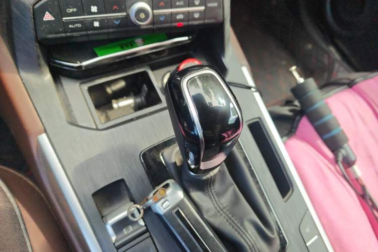 Used Wey VV7 2017 2.0T Flagship Model Gear Lever