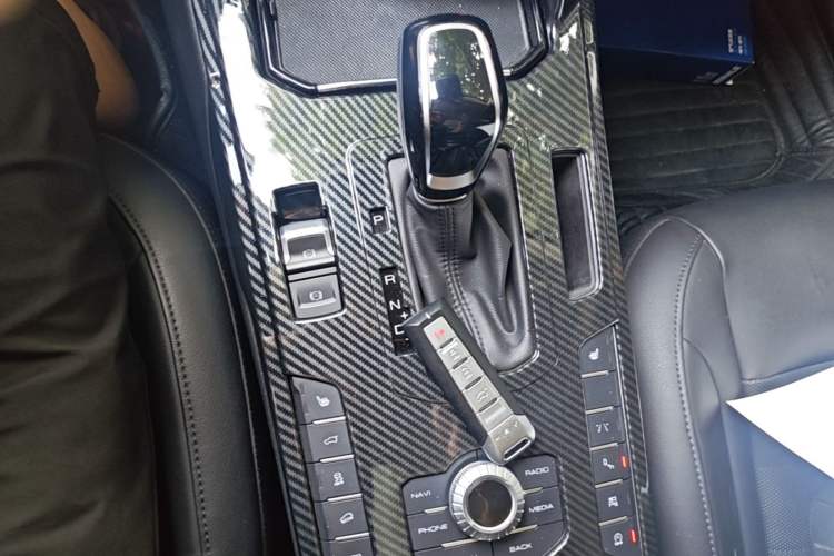 Used Wey VV7 2017 2.0T Flagship Model Gear Lever