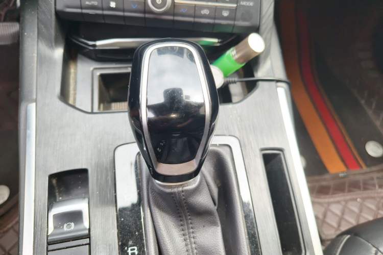 Used Wey VV7 2017 2.0T Luxury Model Gear Lever