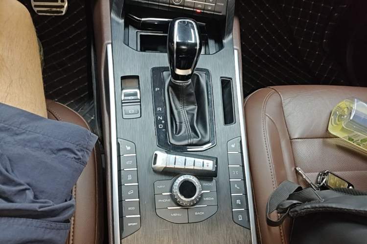 Used Wey VV7 2017 2.0T Ultra-Luxury Version Gear Lever