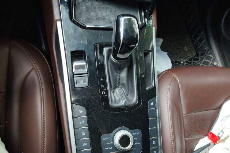 Used Wey VV7 2017 2.0T Ultra-Luxury Version Gear Lever