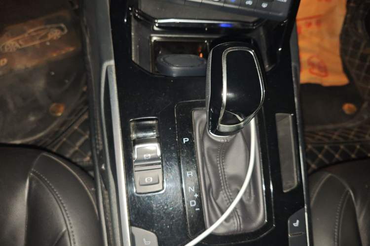 Used Wey VV7 2017 2.0T Flagship Model Gear Lever