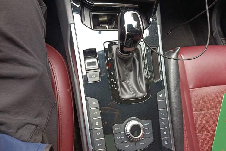 Used Wey VV7 2017 2.0T Flagship Model Gear Lever