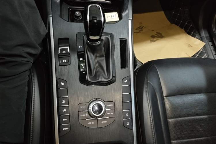 Used Wey VV7 2017 2.0T Luxury Model Gear Lever