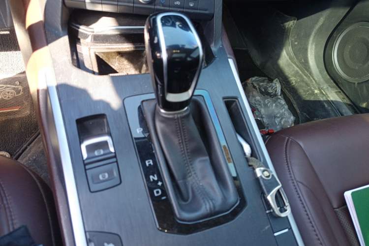 Used Wey VV7 2017 2.0T Ultra-Luxury Version Gear Lever