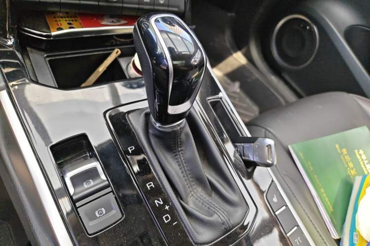 Used Wey VV7 2017 2.0T Flagship Model Gear Lever