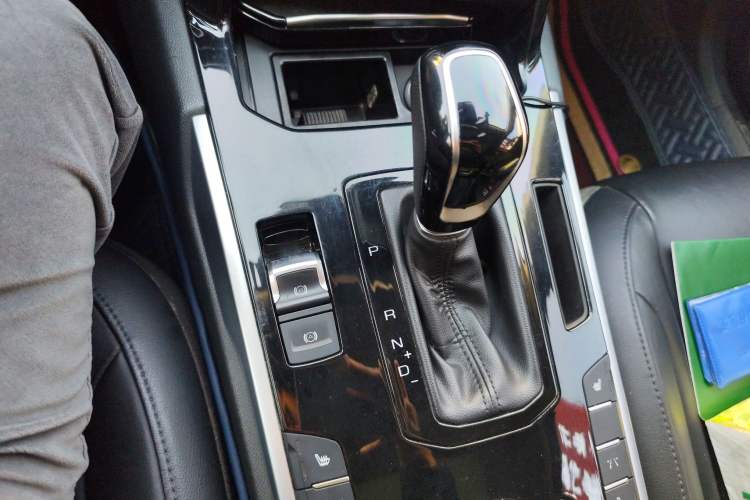 Used Wey VV7 2017 2.0T Luxury Model Gear Lever
