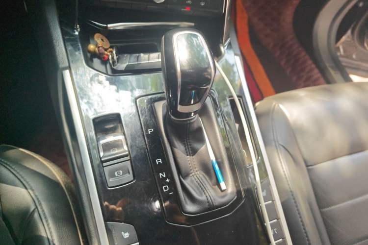 Used Wey VV7 2017 2.0T Flagship Model Gear Lever