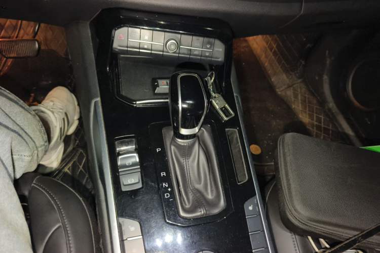 Used Wey VV7 2017 2.0T Luxury Model Gear Lever