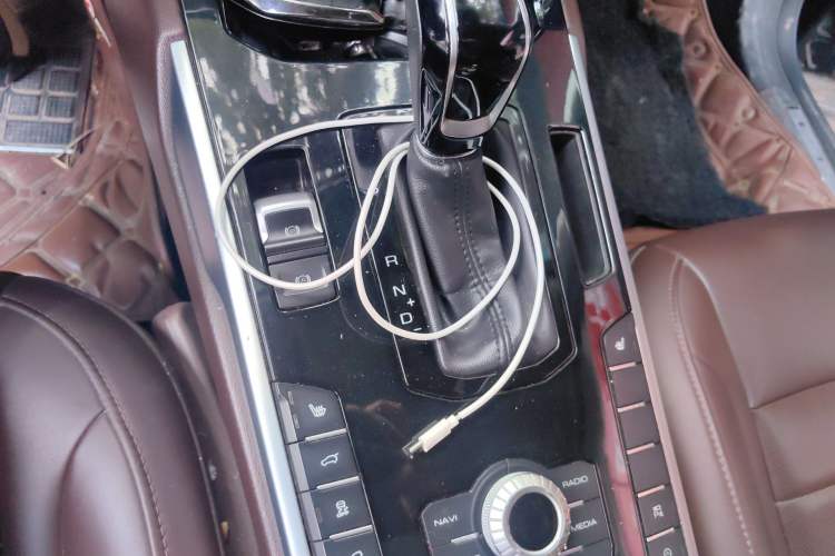 Used Wey VV7 2017 2.0T Ultra-Luxury Version Gear Lever
