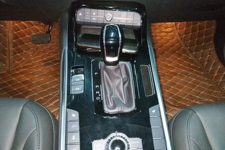Used Wey VV7 2017 2.0T Ultra-Luxury Version Gear Lever
