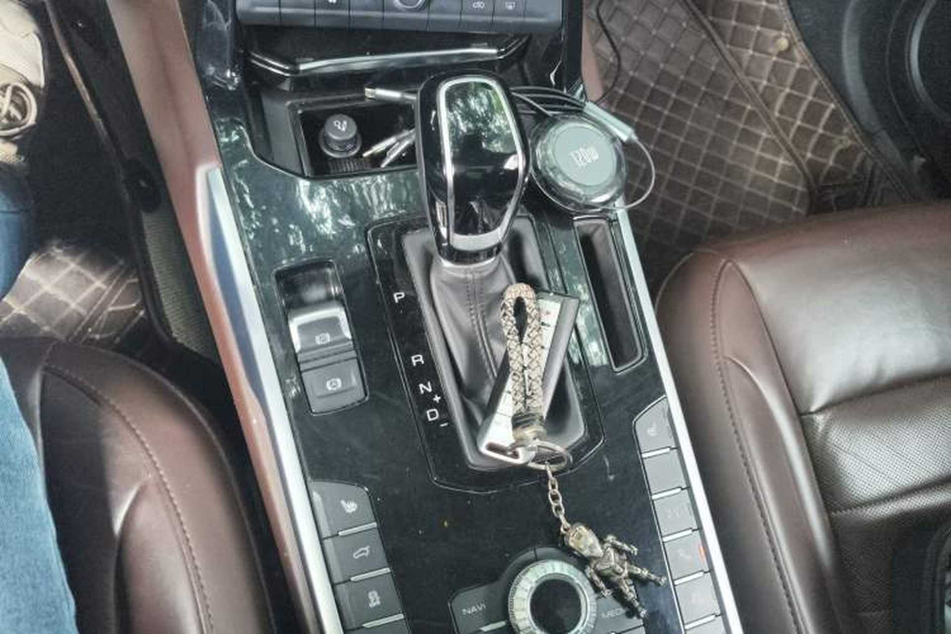 Used Wey VV7 2017 2.0T Flagship Model Gear Lever