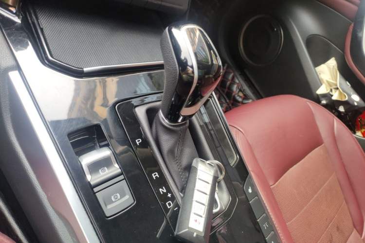 Used Wey VV7 2017 2.0T Flagship Model Gear Lever