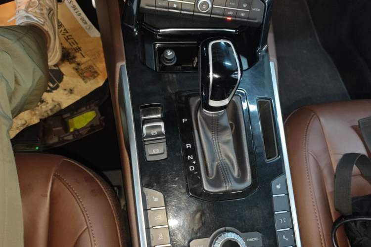 Used Wey VV7 2017 2.0T Flagship Model Gear Lever