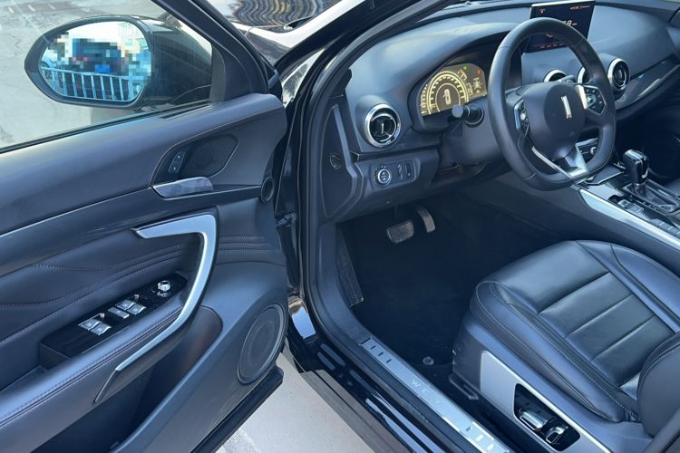Used Wey VV7 2017 2.0T Ultra-Luxury Version Interior 1