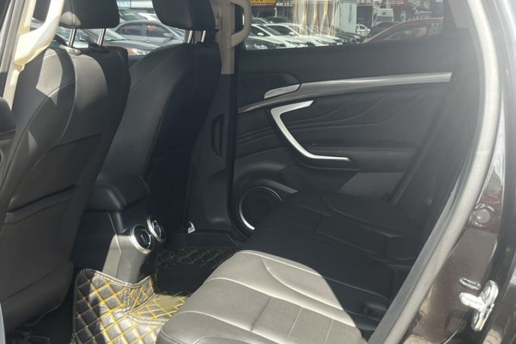 Used Wey VV7 2017 2.0T Ultra-Luxury Version Interior 10