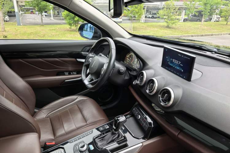 Used Wey VV7 2017 2.0T Flagship Model Interior 11