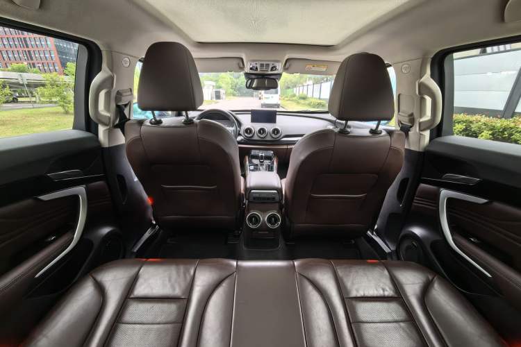 Used Wey VV7 2017 2.0T Flagship Model Interior 12