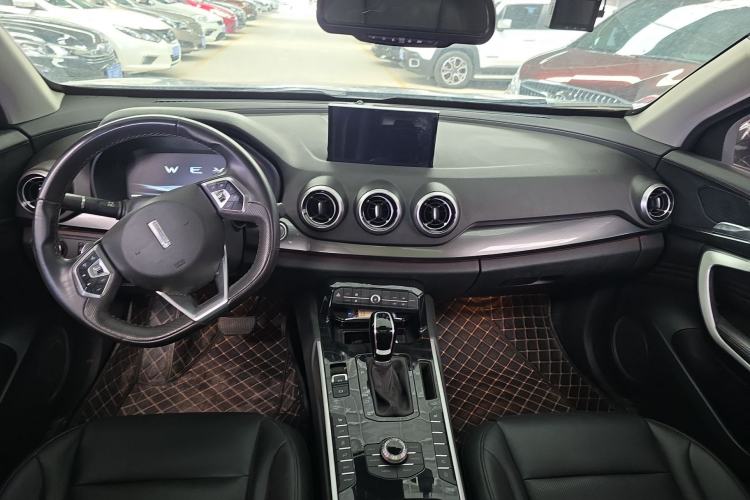 Used Wey VV7 2017 2.0T Ultra-Luxury Version Interior 3
