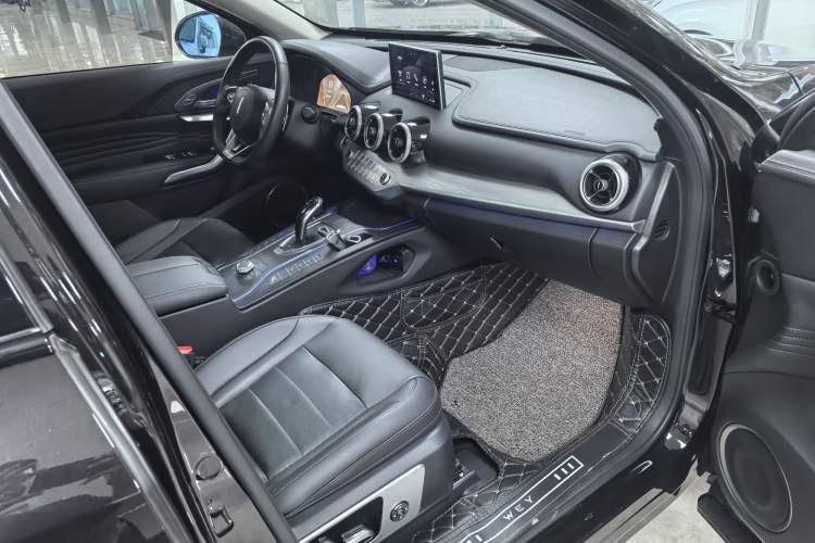 Used Wey VV7 2017 2.0T Flagship Model Interior 3