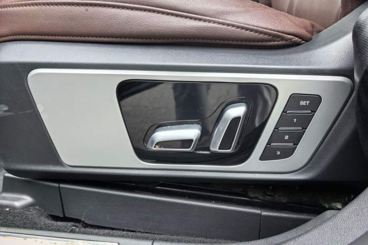 Used Wey VV7 2017 2.0T Flagship Model Interior 3