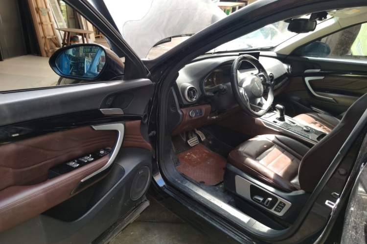 Used Wey VV7 2017 2.0T Flagship Model Interior 3