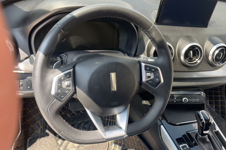 Used Wey VV7 2017 2.0T Ultra-Luxury Version Interior 3