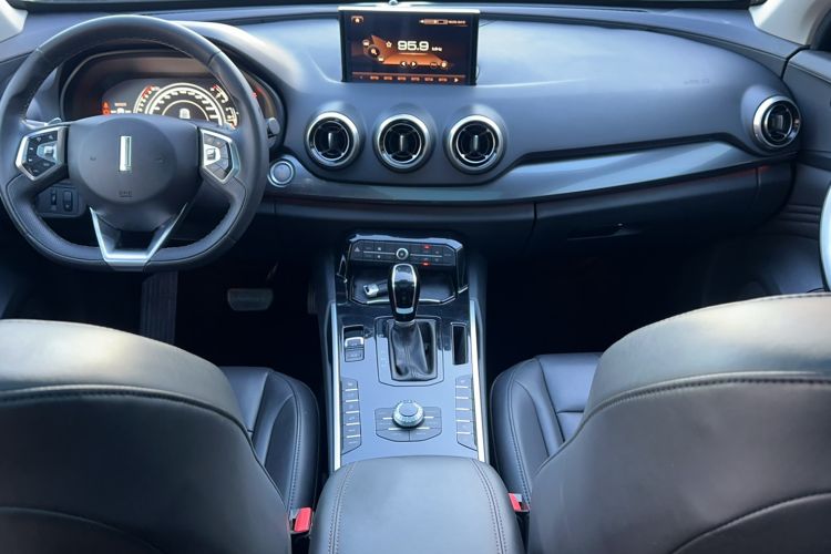 Used Wey VV7 2017 2.0T Ultra-Luxury Version Interior 3