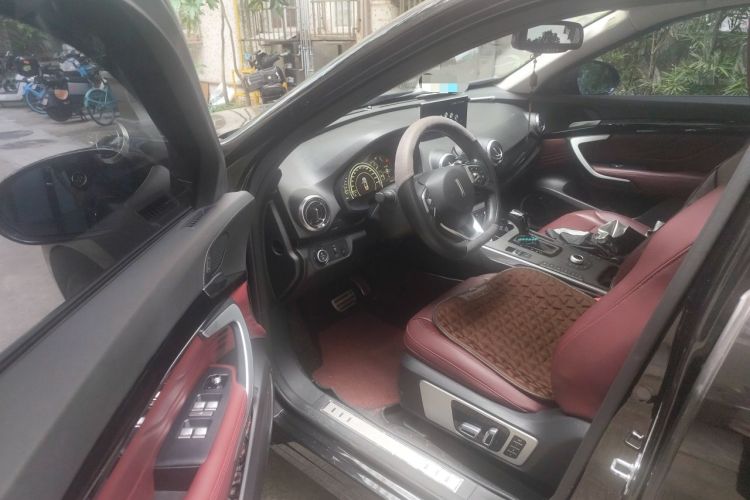 Used Wey VV7 2017 2.0T Ultra-Luxury Version Interior 3