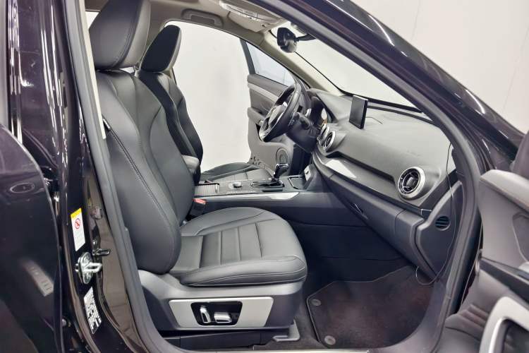 Used Wey VV7 2017 2.0T Ultra-Luxury Version Interior 4