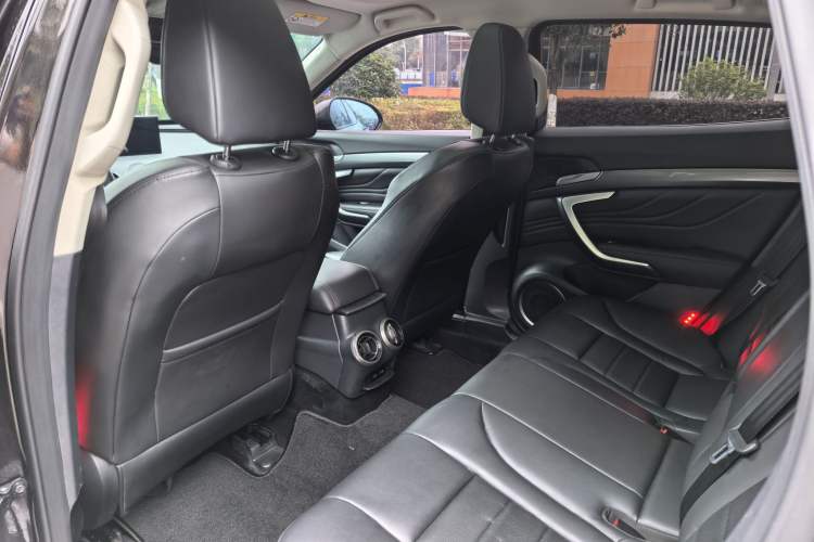 Used Wey VV7 2017 2.0T Ultra-Luxury Version Interior 4