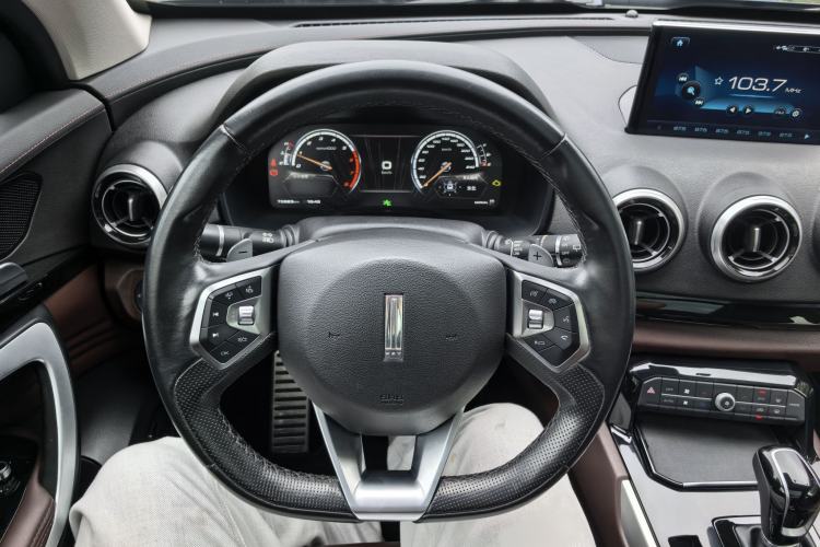 Used Wey VV7 2017 2.0T Flagship Model Interior 5